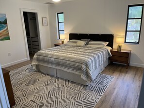 Master bedroom/King bed