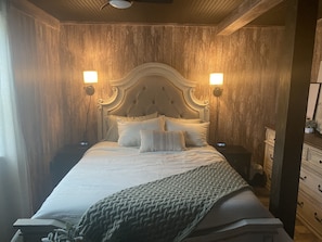 Drift off into dreamland in our magnificent Master Bedroom. Wake up to beautiful sunlight streaming in your window. Sit up and watch the beautiful "oreo" cows line up for milking.