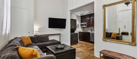 New Orleans Vacation Rental | 1.5BA Studio | 1,000 Sq Ft | 2 Steps Required