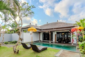Exterior,Swimming pool