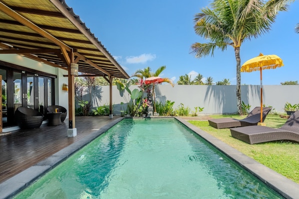 Swimming pool