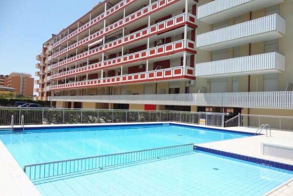 Holiday Home Swimming Pool