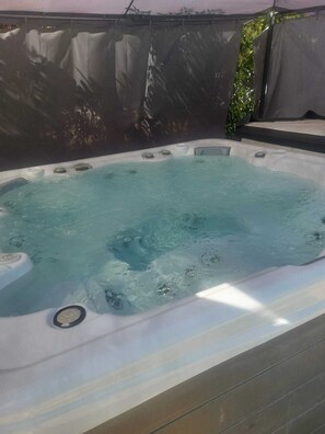 Jacuzzi