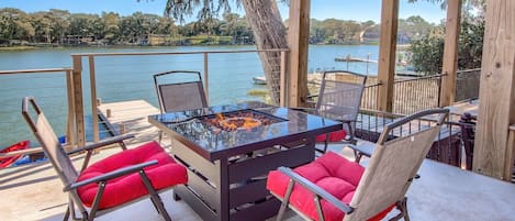 Tranquil views of Lake Dunlap! Propane firepit and kayaks!