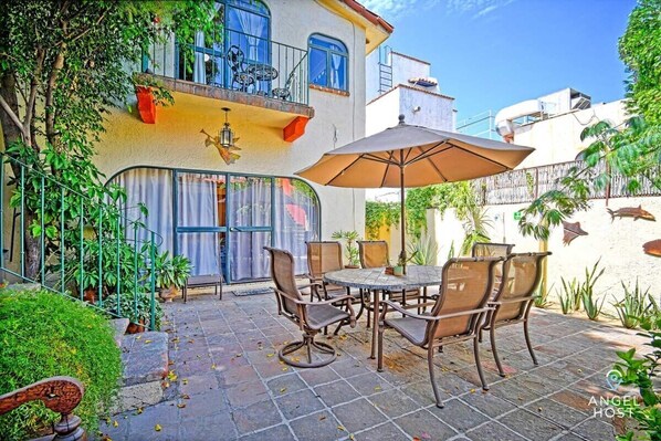 Perfect for a group of up to 9 guests