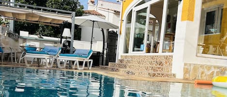 Urlaub & Erholung „Villa Rio Mar“
das Ferienhaus am Meer mit Privatpool und Mehr