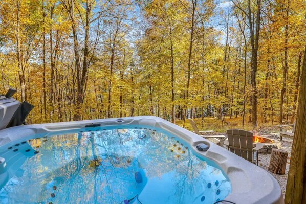 Outdoor spa tub