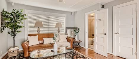 The Dallas Carriage - a SkyRun Central Dallas Property - 