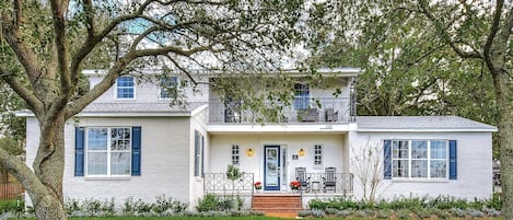 The Elby! A restored 1940's masonry home from the heyday of Cypress Gardens
