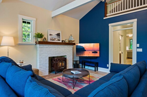Living area with seating for all