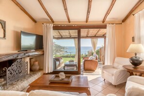 Wohnbereich mit Meerblick und privatem Garten