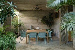 Exterior Diner Lua