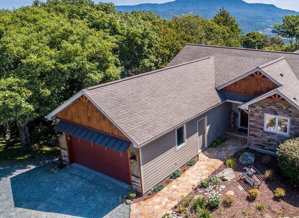 Cozy comfort, breathtaking views, prime location.