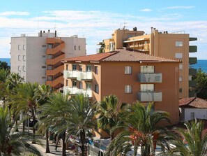 Ciel, Nuage, Bâtiment, Jour, Propriété, Fenêtre, Arbre, Bleu Azur, Plante, Maison