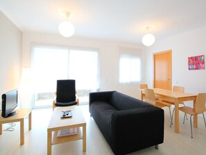 Zimmer, Eigentum, Möbel, Interior Design, Gebäude, Wohnzimmer, Haus, Tabelle, Grundeigentum, Fussboden