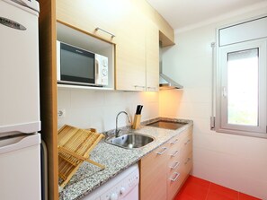 Zimmer, Eigentum, Countertop, Möbel, Cabinetry, Küche, Haus, Interior Design, Gebäude, Fussboden