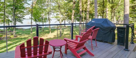 Roscommon Vacation Rental | 6BR | 3BA | 3,000 Sq Ft | Stairs Required