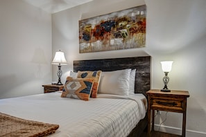 Bed room 2 with Queen bed