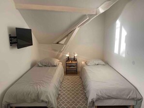 L'espace nuit en configuration 2 lits simples