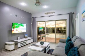 55” Smart TV