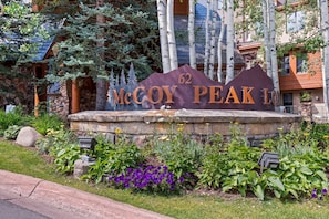 Mountain Modern Beaver Creek Village Condo, Ski-In and Out, w/ Hot Tub and Views