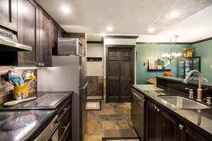 A Fully equipped kitchen and  free Coffee and Tea provided for all our guests make this the perfect place for entertaining.