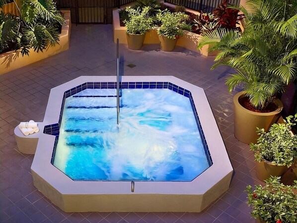 Outdoor whirlpool