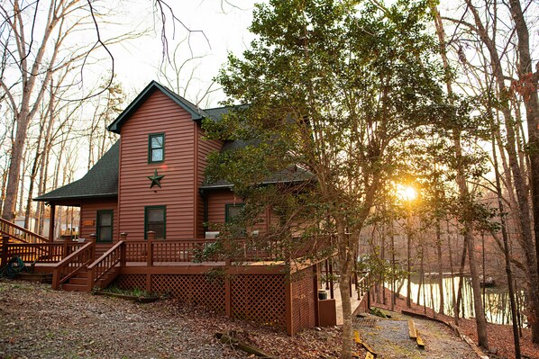 Large lakefront home on a quiet 5 acres
