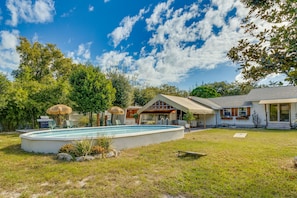 Private Backyard Area | Outdoor Pool & Hot Tub | Tropical Bar