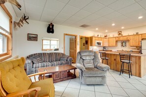 Living Room | Queen Sleeper Sofa | Main Floor | Flat-Screen TV