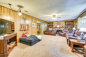 Living Room | Smart TV | Central A/C