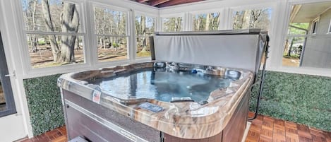 Indoor spa tub