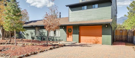 Flagstaff Vacation Rental | 3BR | 2BA | 2,075 Sq Ft | 1 Step to Enter