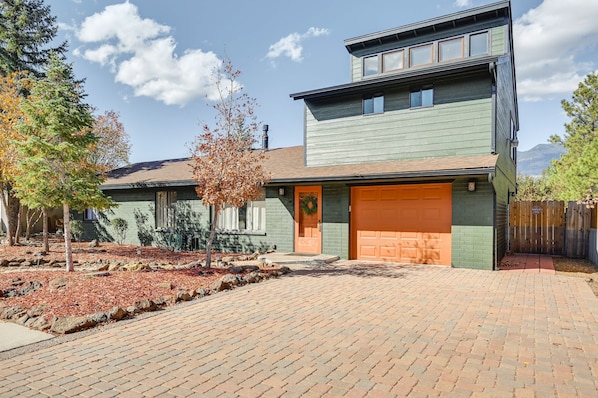 Flagstaff Vacation Rental | 3BR | 2BA | 2,075 Sq Ft | 1 Step to Enter