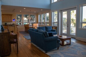 TV w/ DVD, back deck access