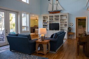 TV w/ DVD, back deck access