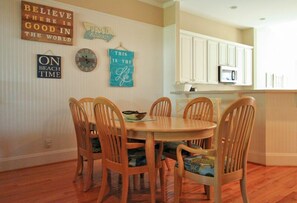 Dining area off kitchen