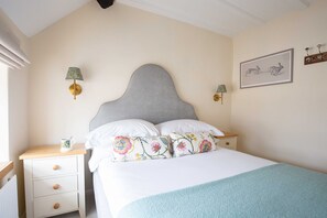 Cub Cottage Bedroom 2 - StayCotswold