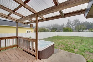 Fenced-In Backyard | Private Hot Tub