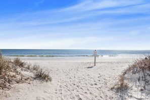Short walk to E 4th St public beach access. 