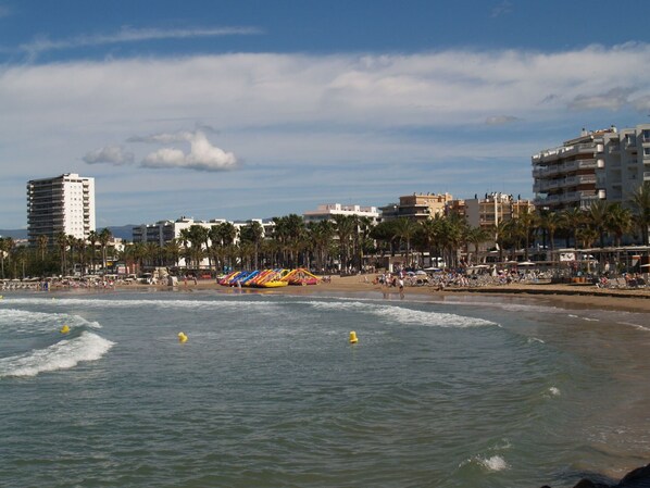 Wolke, Wasser, Gebäude, Himmel, Wasservorräte, Azurblau, Natürlichen Umgebung, Strand, Baum, Küsten Und Ozeanische Forms