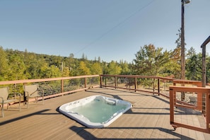 Private Deck | Gas Fire Pit | Gas Grill | Hot Tub