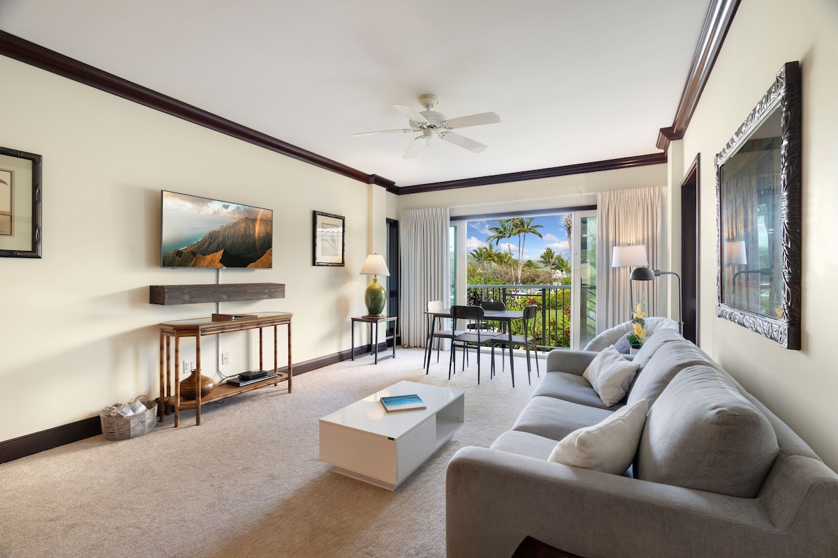 Waipouli G203! Stunning Ocean Front Condo, Steps to Beach w/ Resort Pool & Amentities