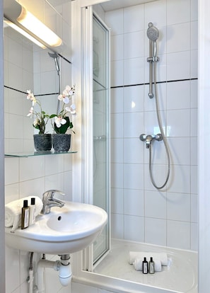 Your showers will never be the same in this well equipped bathroom !