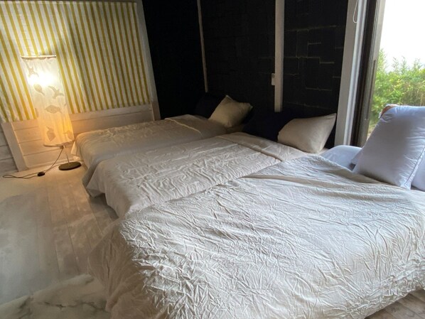 ・[Ocean: Bedroom] Bedroom with 2 semi-double beds (2 sofa beds can be used) A refreshing atmosphere inspired by the sea