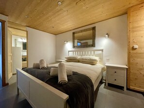 Master Bedroom with en-suite bathroom