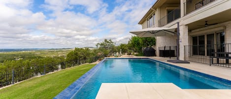 Outdoor Pool and Spa - Walker Luxury Vacation Rentals