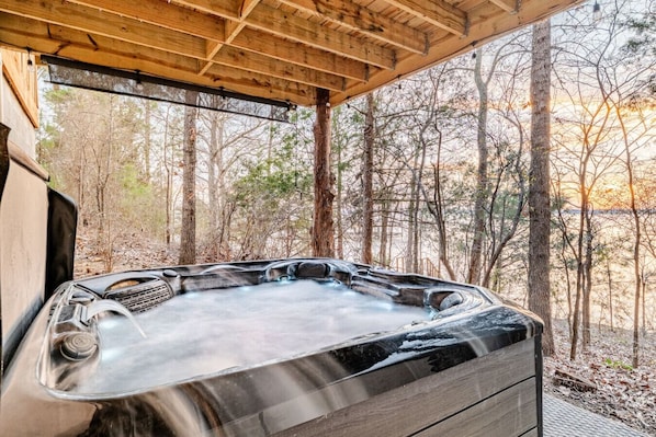Outdoor spa tub
