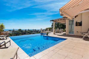 Heated infinity pool