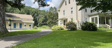 The Federal House & Apartments